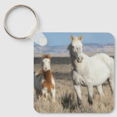 Wilde Pferde zu Hause im Sandwash Basin Schlüsselanhänger (Vorderseite)