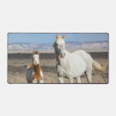 Wilde Pferde zu Hause im Sandwash Basin Schreibtischunterlage (Vorderseite)