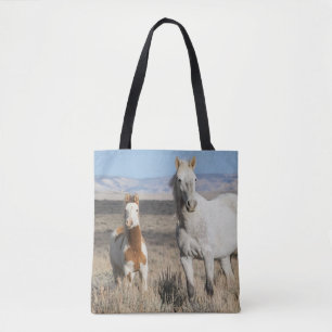 Wilde Pferde zu Hause im Sandwash Basin Tasche