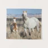 Wilde Pferde zu Hause im Sandwash Basin Wandteppich (Vorderseite (Horizontal))