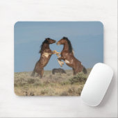 Wilde Pferdeställe kämpfen Mousepad (Mit Mouse)