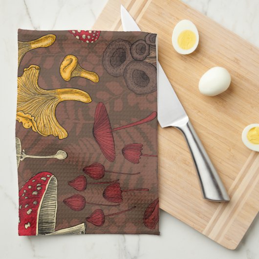 Wilde Pilze auf braun Geschirrtuch (Viertel Falte)