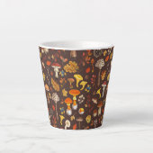 Wilde Pilze auf braun Milchtasse (Vorderseite)