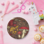 Wilde Pilze auf braun Pappteller (Party)