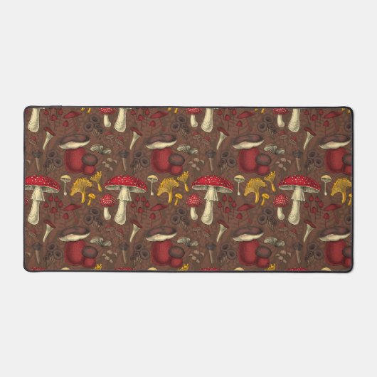 Wilde Pilze auf braun Schreibtischunterlage (Vorderseite)