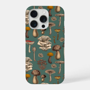 Wilde Pilze auf grünem Kiefernzapfen iPhone 15 Pro Hülle