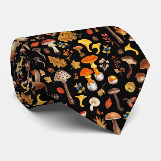 Wilde Pilze auf schwarz Krawatte (Gerollt)