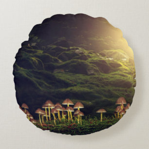 Wilde Pilze im Wald Rundes Kissen