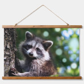 Wilde Raccoon und Orbs im Wald Wandteppich Mit Holzrahmen (Vorne)
