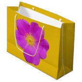 Wilde Rose 2 Große Geschenktüte (Vorderseite Schrägansicht)