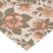 Wilde Rose blüht in erdigen Terrakotta-Tönen  Tischdecke (Schrägansicht)