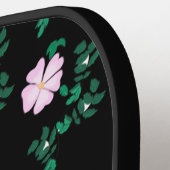 Wilde Rose - Blumenmuster auf schwarzem Hintergrun Pickleball Schläger (Linke Seite)