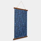 Wilde Rose in blau Wandteppich Mit Holzrahmen (Gewinkelt)