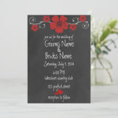 Wilde Rote Rosen Chalkboard Hochzeit Einladung (Stehend Vorderseite)