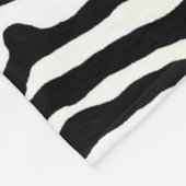 Wilde Tierdrucke, Zebra in Schwarz und Weiß Fleecedecke (Ecke)