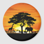 Wilde Tiere auf der afrikanischen Savanna Sunset Magnet<br><div class="desc">Atemberaubender,  heller und Friedlicher Sonnenuntergang auf der wilden afrikanischen Savanna Landschaft mit wilden Tierformen. Ursprünglich mit Hi Quality / Hi Resolution Vector Graphic Art Technique Copyright BluedarkArt TheChameleonArt erstellt.</div>