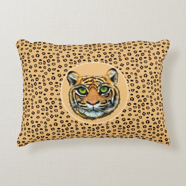 Wilde Tiger-Gesichter auf Tiger-Skin-Muster Dekokissen (Vorderseite)