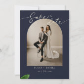 Wilde tropische Blätter und modernes Hochzeitsarsc Save The Date (Vorderseite)