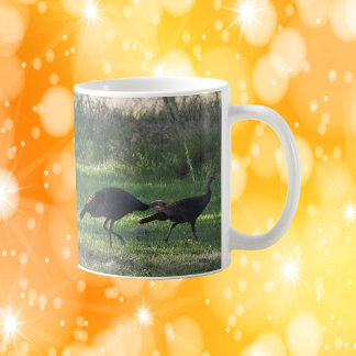 Wilde Truthähne im Gras-Foto Kaffeetasse