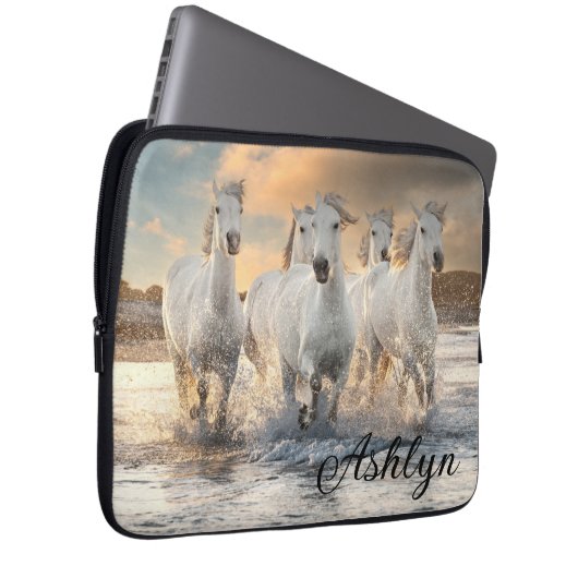Wilde Weiße Pferde Laptopschutzhülle (Vorne Rechts)