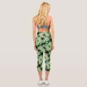 Wilde weiße Rose Blumenmuster Capri Leggings (Rückseite)