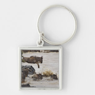 Wildebeest springt in den Mara River Schlüsselanhänger