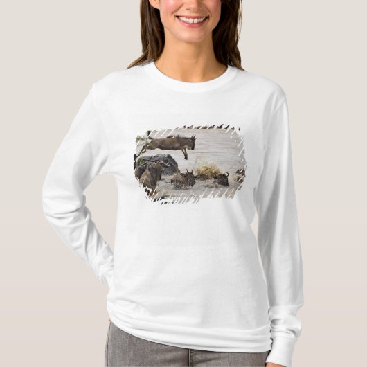 Wildebeest springt in den Mara River T-Shirt (Vorderseite)