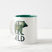Wilder Bär im Freien Zweifarbige Tasse (Vorderseite Links)