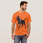 Wilder Dobermann-Wachhund T-Shirt (Vorne ganz)