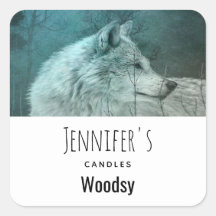 Wilder grauer Wolf im Dunklen Wald - Kerzengeschäf