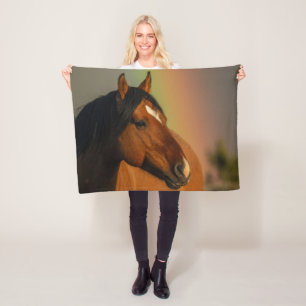 Wilder Hengst, Goldenes Licht und Regenbogen Fleecedecke