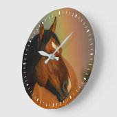 Wilder Hengst, Goldenes Licht und Regenbogen Große Wanduhr (Winkel)