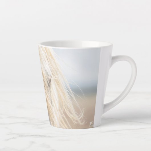 Wilder Hengst Latte Tasse (Rechts)