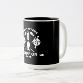 Wilder Lachs Zweifarbige Tasse (VorderseiteRechts)