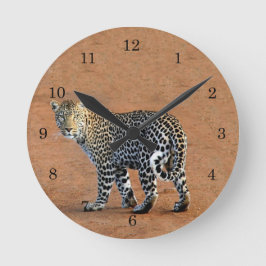 Wilder Leopard in Afrika Runde Wanduhr