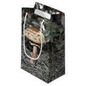 Wilder Pilz (Toadstool) Kleine Geschenktüte (Vorderseite Schrägansicht)