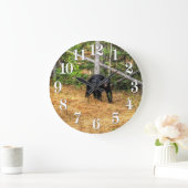 Wilder Schwarzbär & Yukon Forest Foto Kunst, Dicht Große Wanduhr (Zuhause)