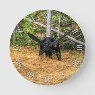 Wilder Schwarzbär & Yukon Forest Foto Kunst, Dicht Runde Wanduhr