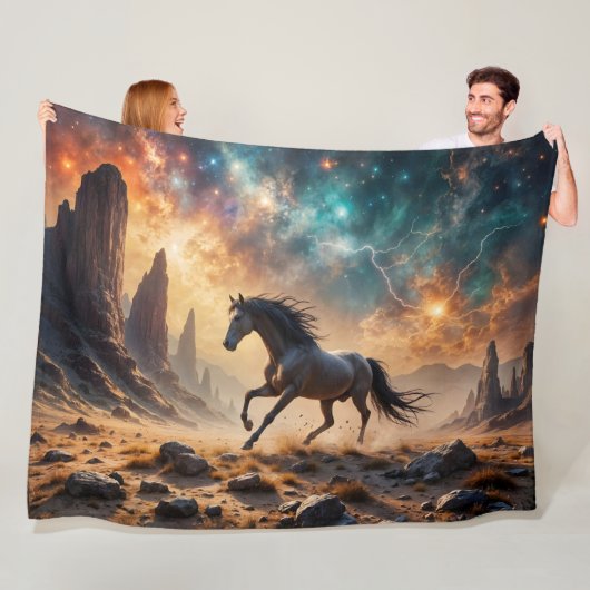 Wilder Stallion in der Wüstennebel Sterne blitzen Fleecedecke (Beispiel)