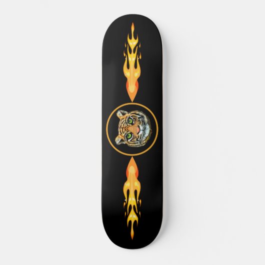 Wilder Tiger, Flammen auf der schwarzen Skateboard (Vorderseite)