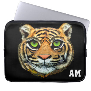 Wilder Tigerkopf auf schwarzem Monogramm Laptopschutzhülle