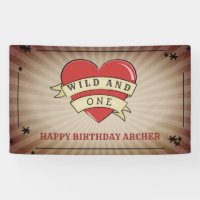 Wilder und ein Tätowierungs-Herz-Geburtstag