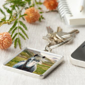 Wildes graues Pferd in den Bergen Schlüsselanhänger (Seite)