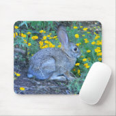 Wildes Kaninchen in den gelben Blumen Mousepad (Mit Mouse)
