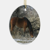 Wildes Mustang-Pferd im Schnee 1 Keramik Ornament (Rechts)