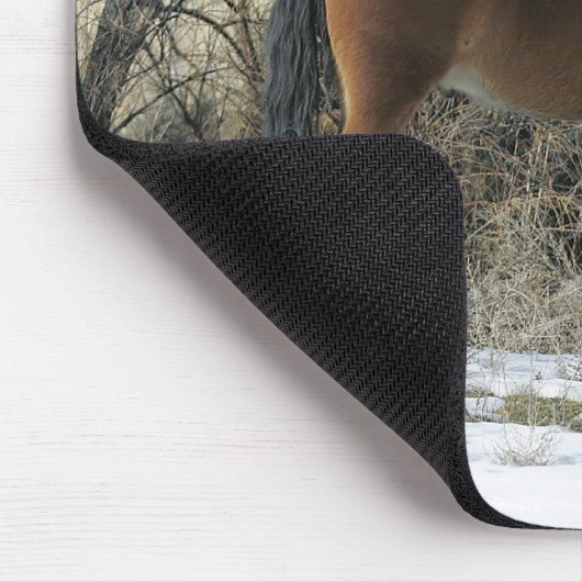 Wildes Mustang-Pferd im Schnee 1 Mousepad (Ecke)