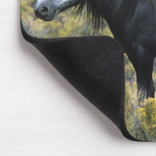 Wildes Mustang-Pferd in der Wüste Mousepad (Ecke)