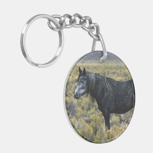 Wildes Mustang-Pferd in der Wüste Schlüsselanhänger (Vorderseite links)
