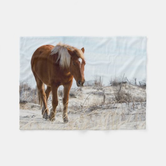 Wildes Pferd auf Dünen Fleecedecke (Vorderseite (Horizontal))