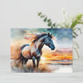 Wildes Pferd auf Grassy Düne bei Sonnenuntergang (Stehend Vorderseite)